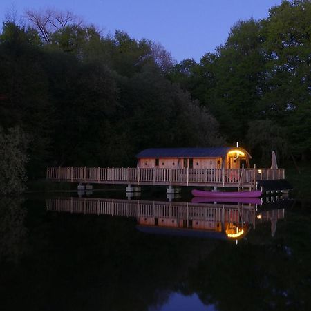 Domaine De La Clauzade Bed and Breakfast Saint-Germain-les-Vergnes Exteriör bild