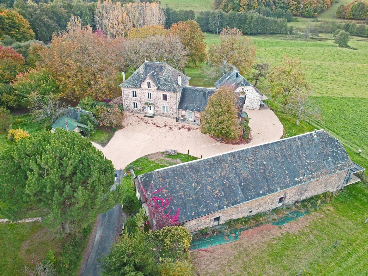 Domaine De La Clauzade Bed and Breakfast Saint-Germain-les-Vergnes Exteriör bild