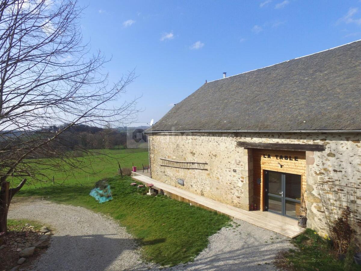 Domaine De La Clauzade Bed and Breakfast Saint-Germain-les-Vergnes Exteriör bild
