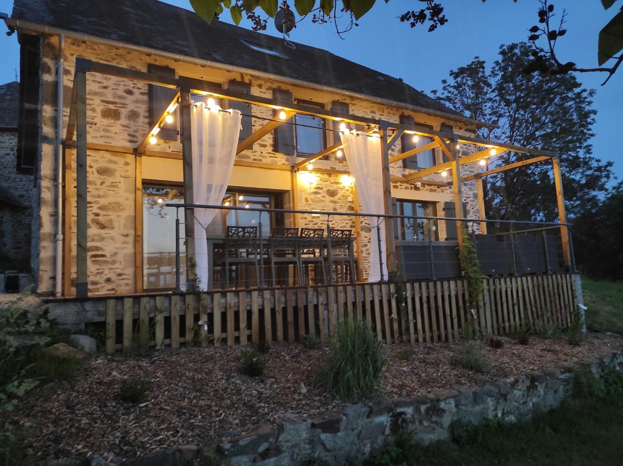Domaine De La Clauzade Bed and Breakfast Saint-Germain-les-Vergnes Exteriör bild