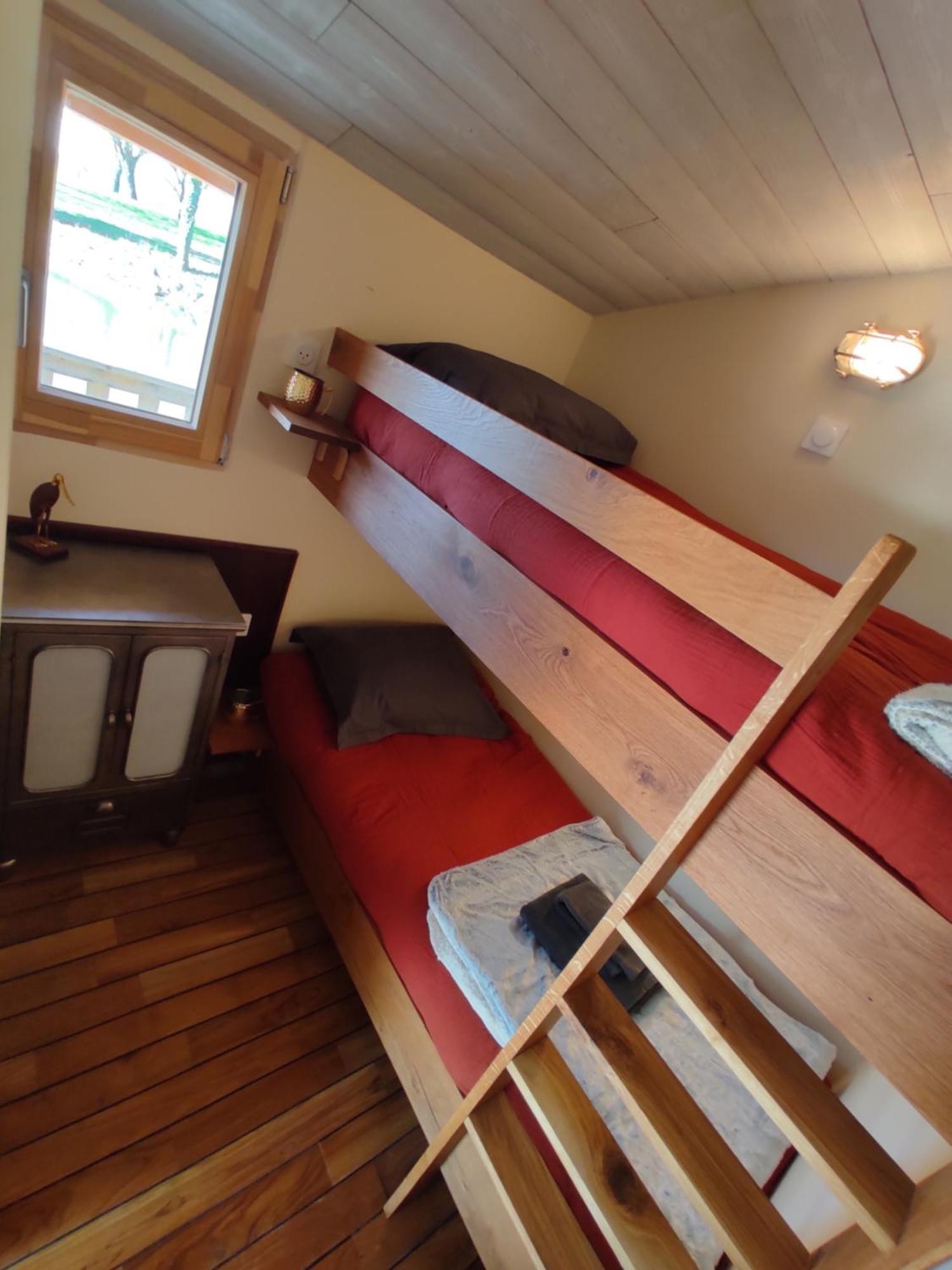 Domaine De La Clauzade Bed and Breakfast Saint-Germain-les-Vergnes Rum bild