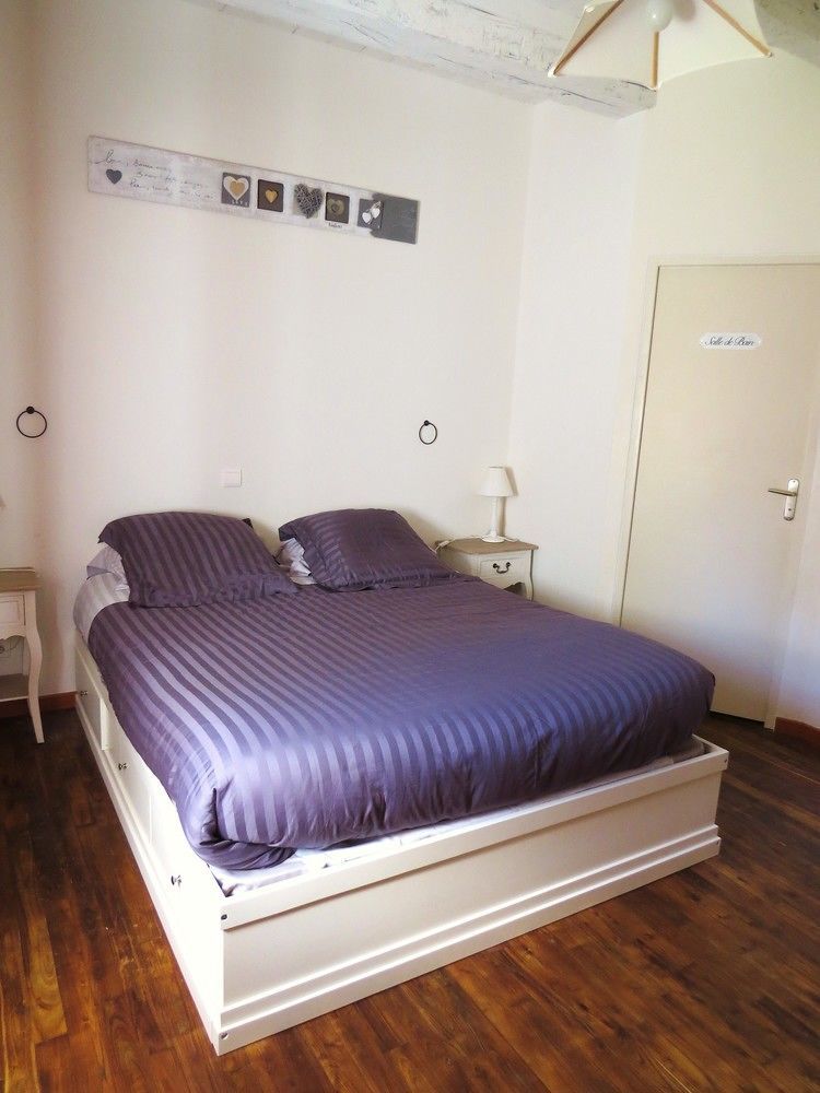 Domaine De La Clauzade Bed and Breakfast Saint-Germain-les-Vergnes Exteriör bild