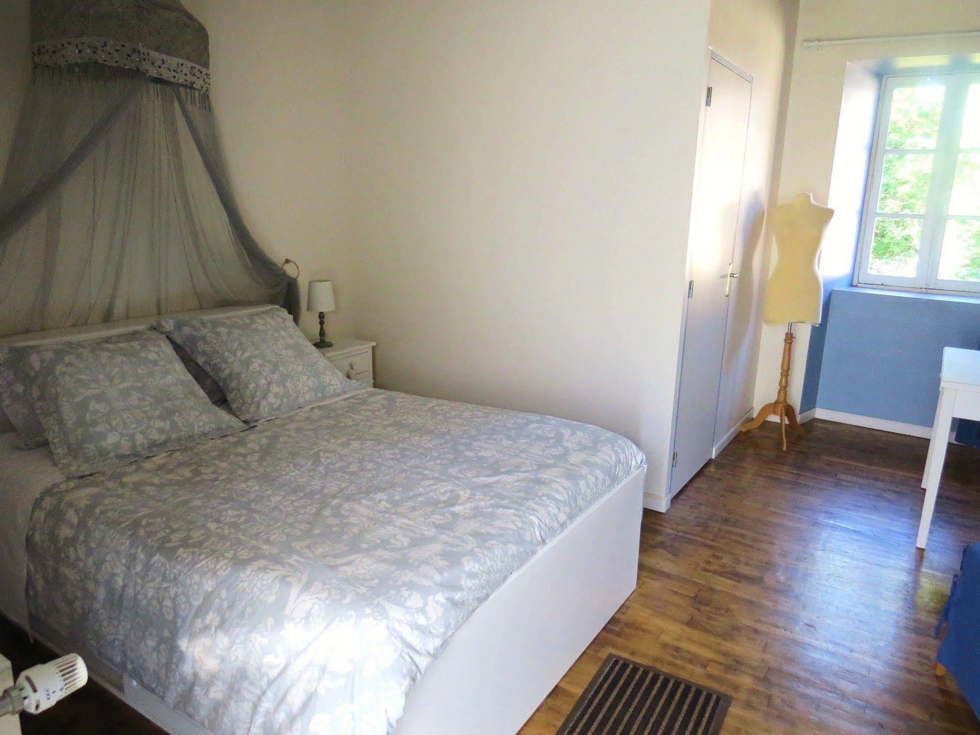 Domaine De La Clauzade Bed and Breakfast Saint-Germain-les-Vergnes Exteriör bild