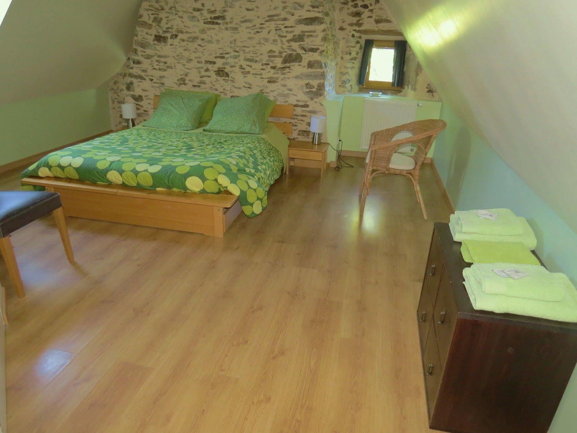 Domaine De La Clauzade Bed and Breakfast Saint-Germain-les-Vergnes Exteriör bild