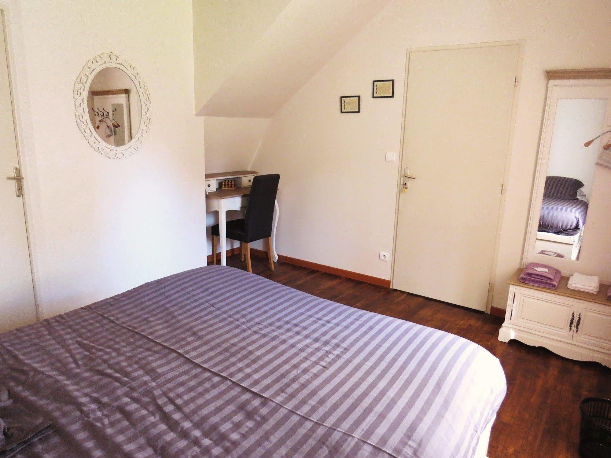 Domaine De La Clauzade Bed and Breakfast Saint-Germain-les-Vergnes Exteriör bild