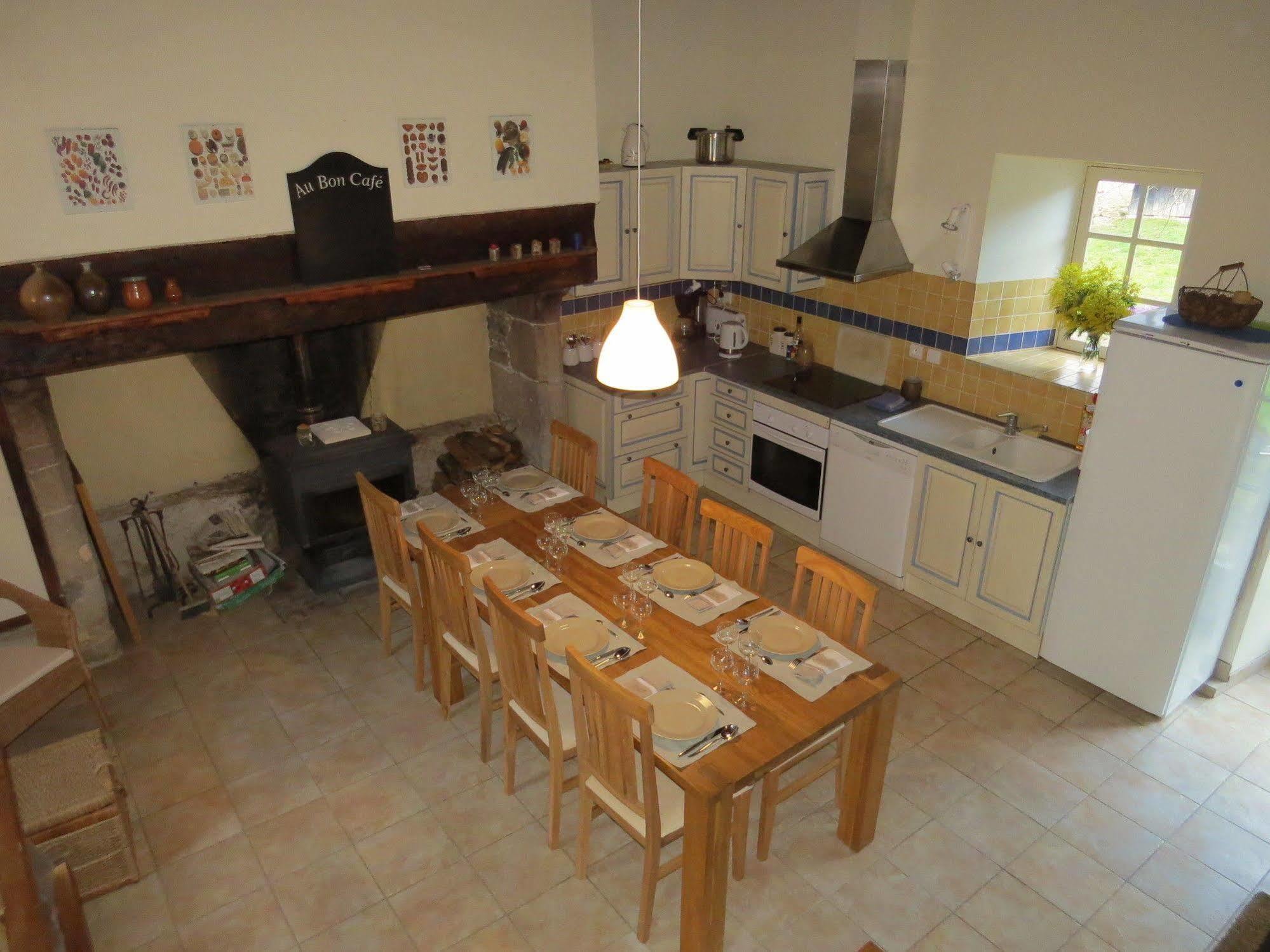 Domaine De La Clauzade Bed and Breakfast Saint-Germain-les-Vergnes Exteriör bild