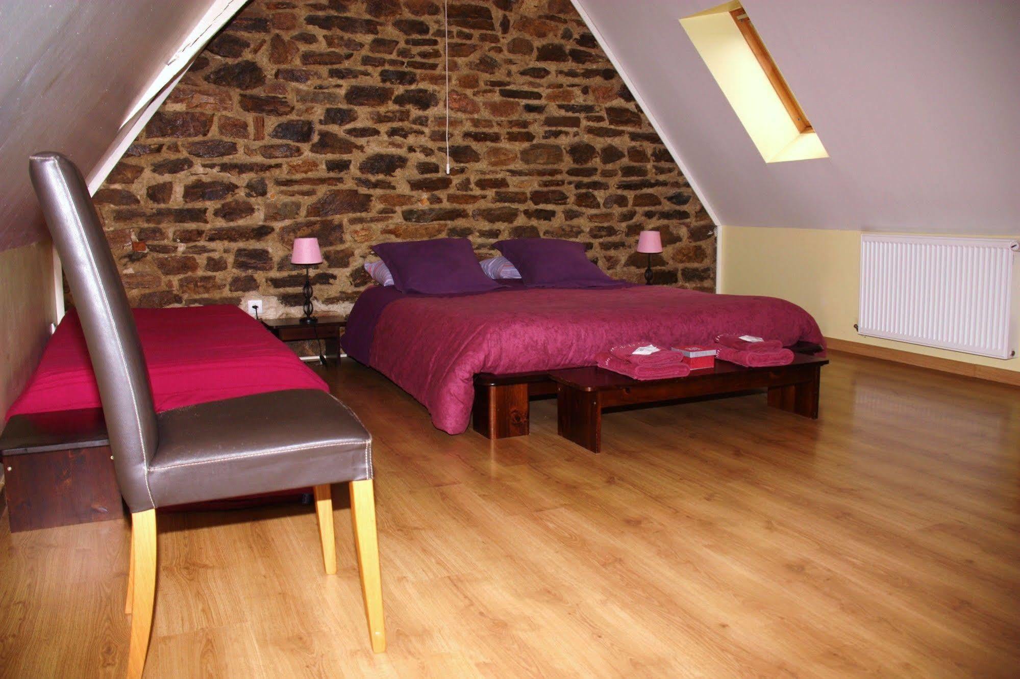 Domaine De La Clauzade Bed and Breakfast Saint-Germain-les-Vergnes Exteriör bild