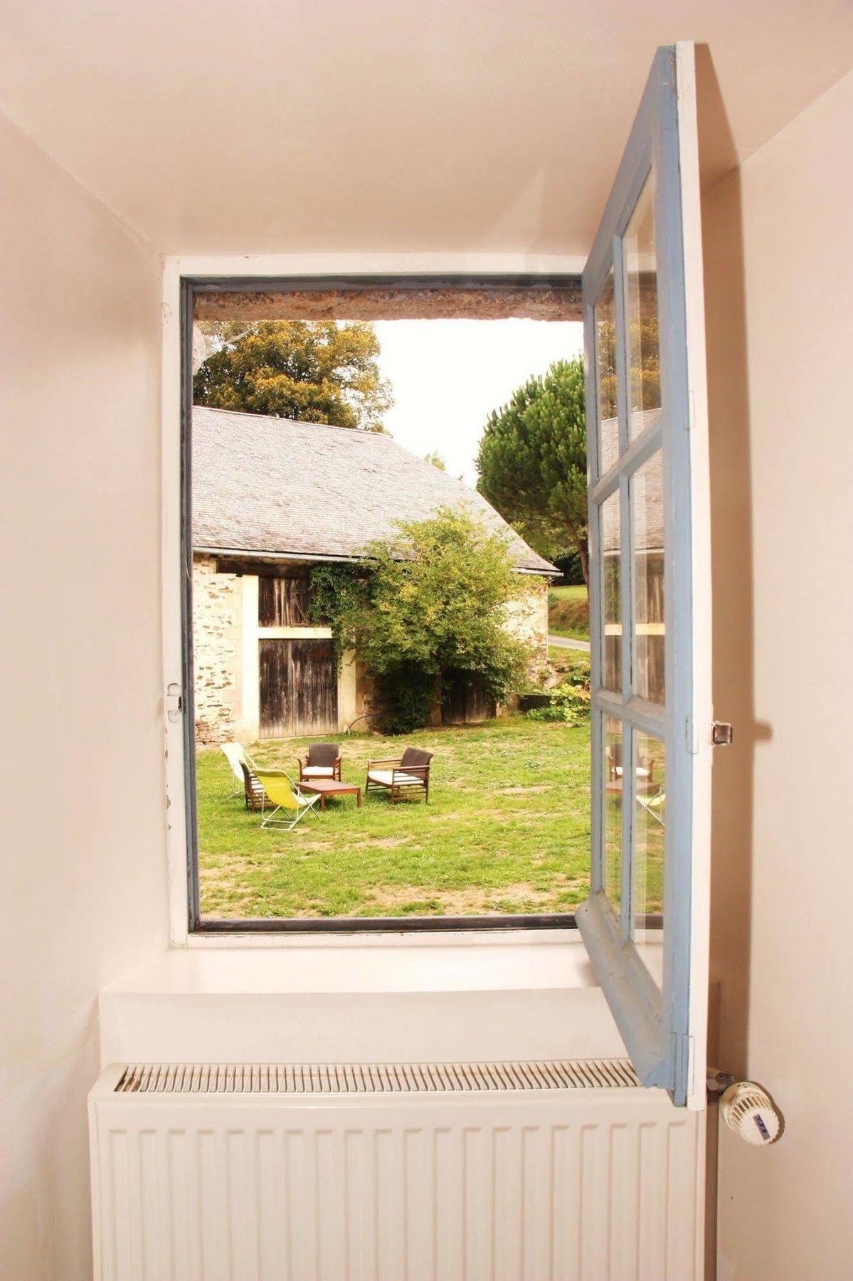 Domaine De La Clauzade Bed and Breakfast Saint-Germain-les-Vergnes Exteriör bild