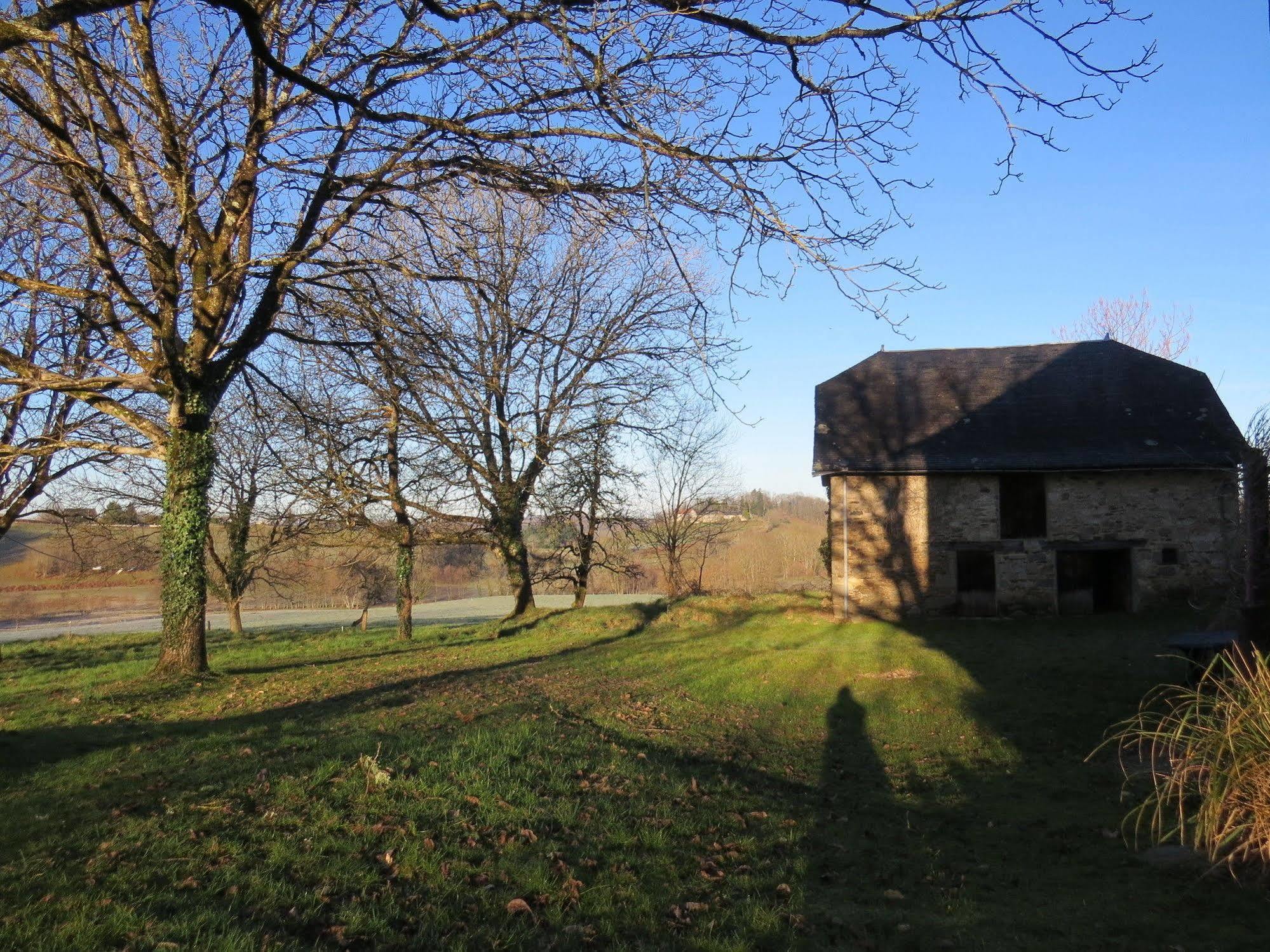 Domaine De La Clauzade Bed and Breakfast Saint-Germain-les-Vergnes Exteriör bild