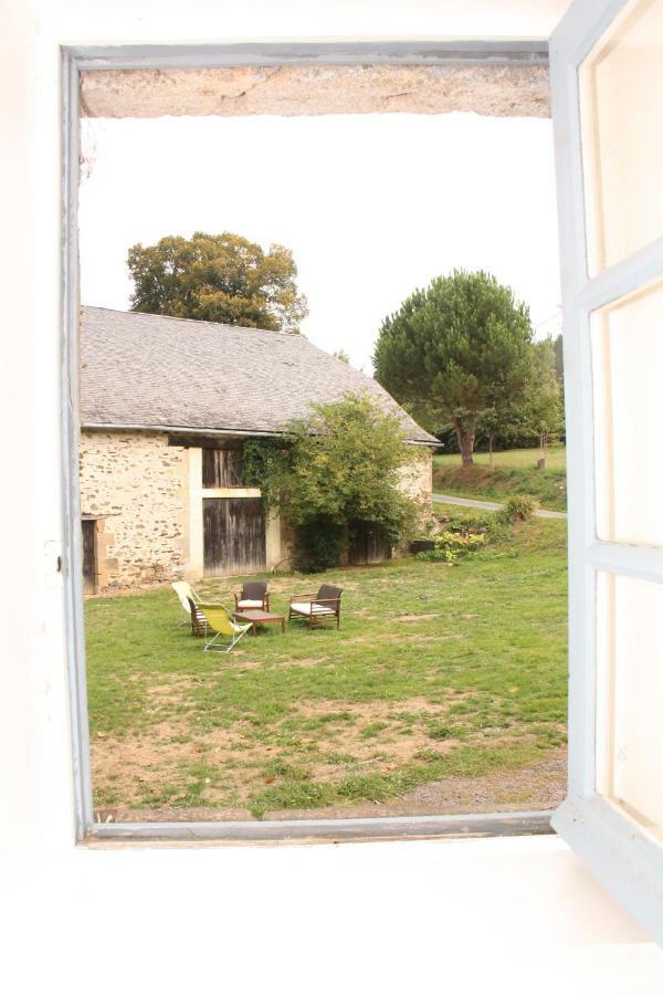 Domaine De La Clauzade Bed and Breakfast Saint-Germain-les-Vergnes Exteriör bild